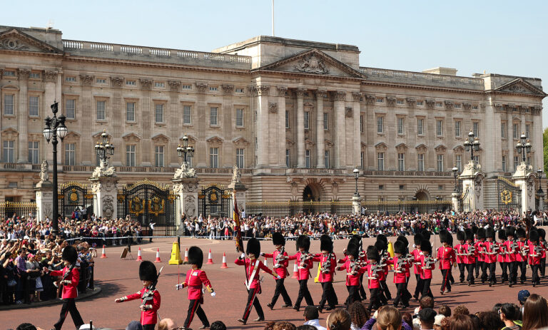 FULL STORY > Buckingham Palace Hosts 1st Changing of the Guard since ...