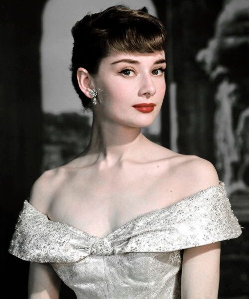 FULL STORY > Audrey Hepburn voted most beautiful woman of 20th century