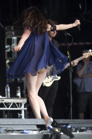 Sophie Ellis Bextor Flashes Her Sequined Panties While Performing